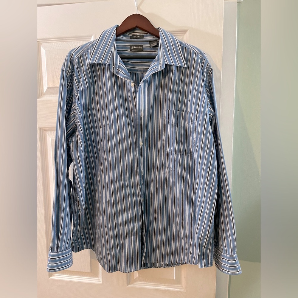 St. John’s Bay Men’s Dress Shirt